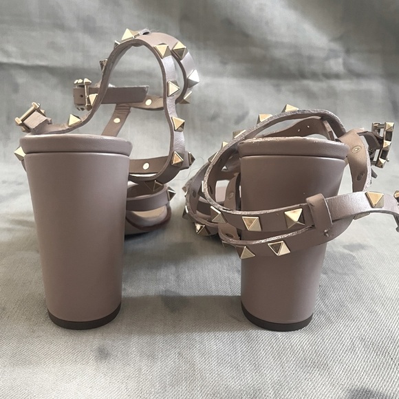 VALENTINO GARAVANI Calfskin Rockstud 90mm City Sandals - Picture 7 of 10